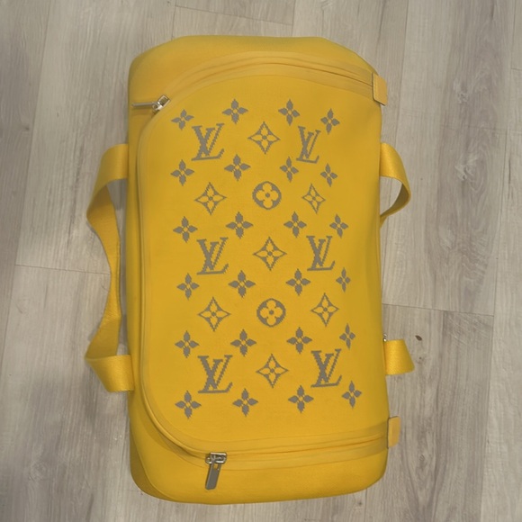 Louis Vuitton Duffle Bag Horizon Soft
Jacquard 55 Yellow - Picture 4 of 17